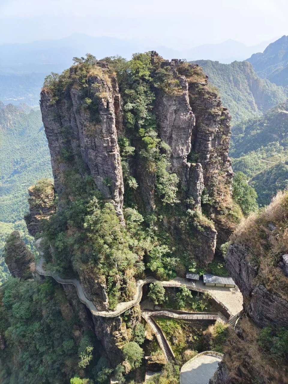 广西瑶山风景形容图片