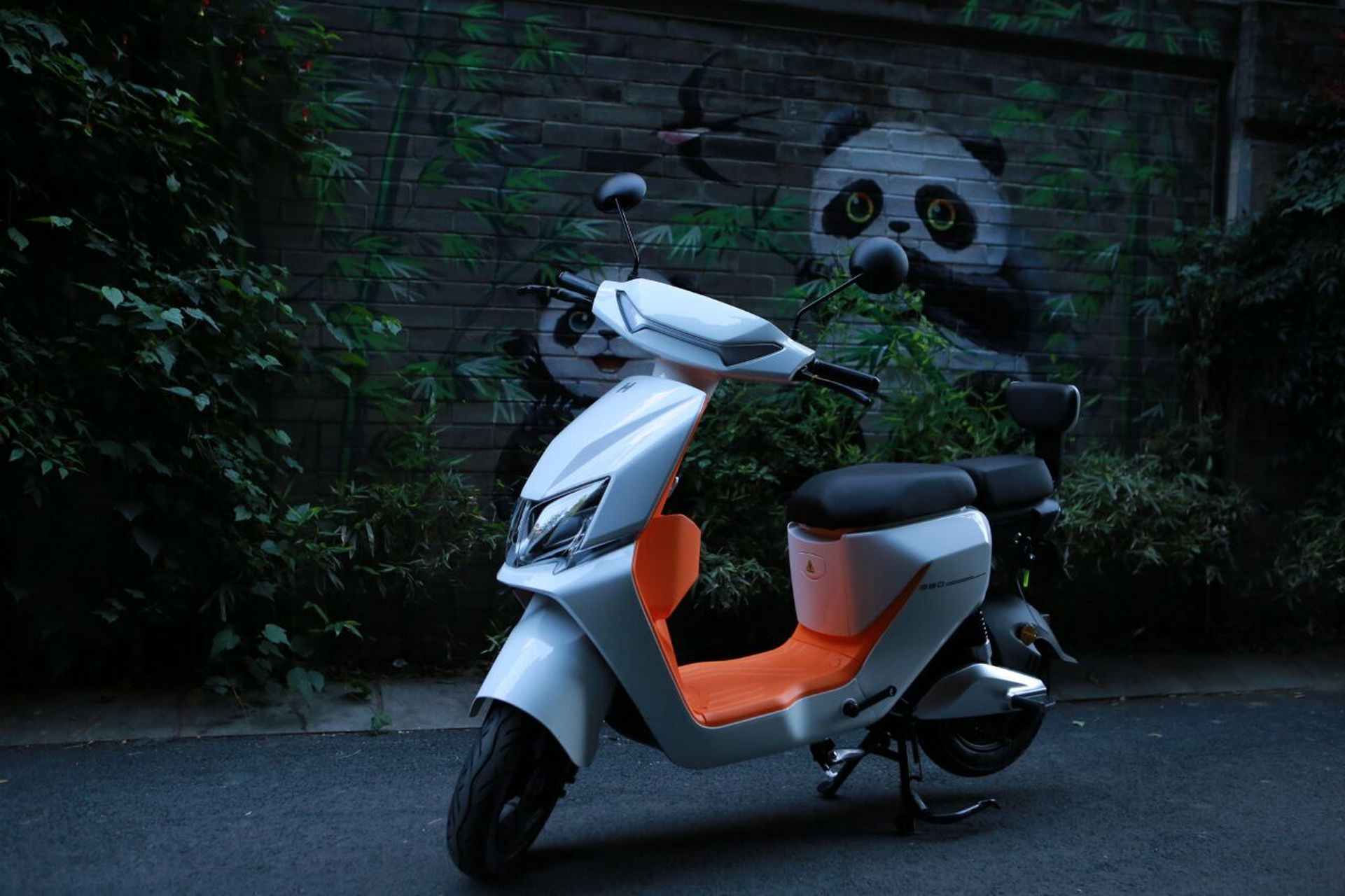 今日推荐:哈啰雪山白b80q 夏日里的首选推荐: 雪山白哈啰b80q电动车!