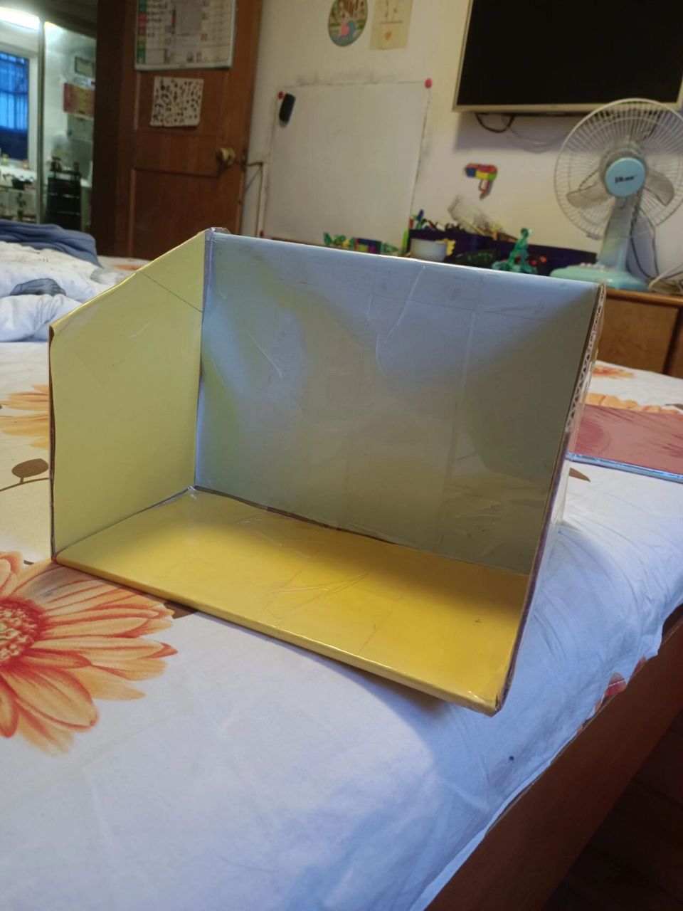 自制书架(鞋盒改造) 爱上手工后,感觉每个东西都能折腾出花样,下一个