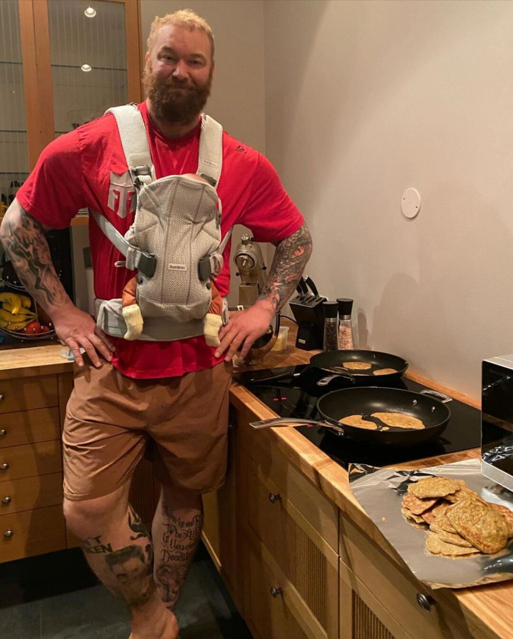 权力的游戏里的魔山变身超级奶爸 权游里的魔山饰演者冰岛大力士