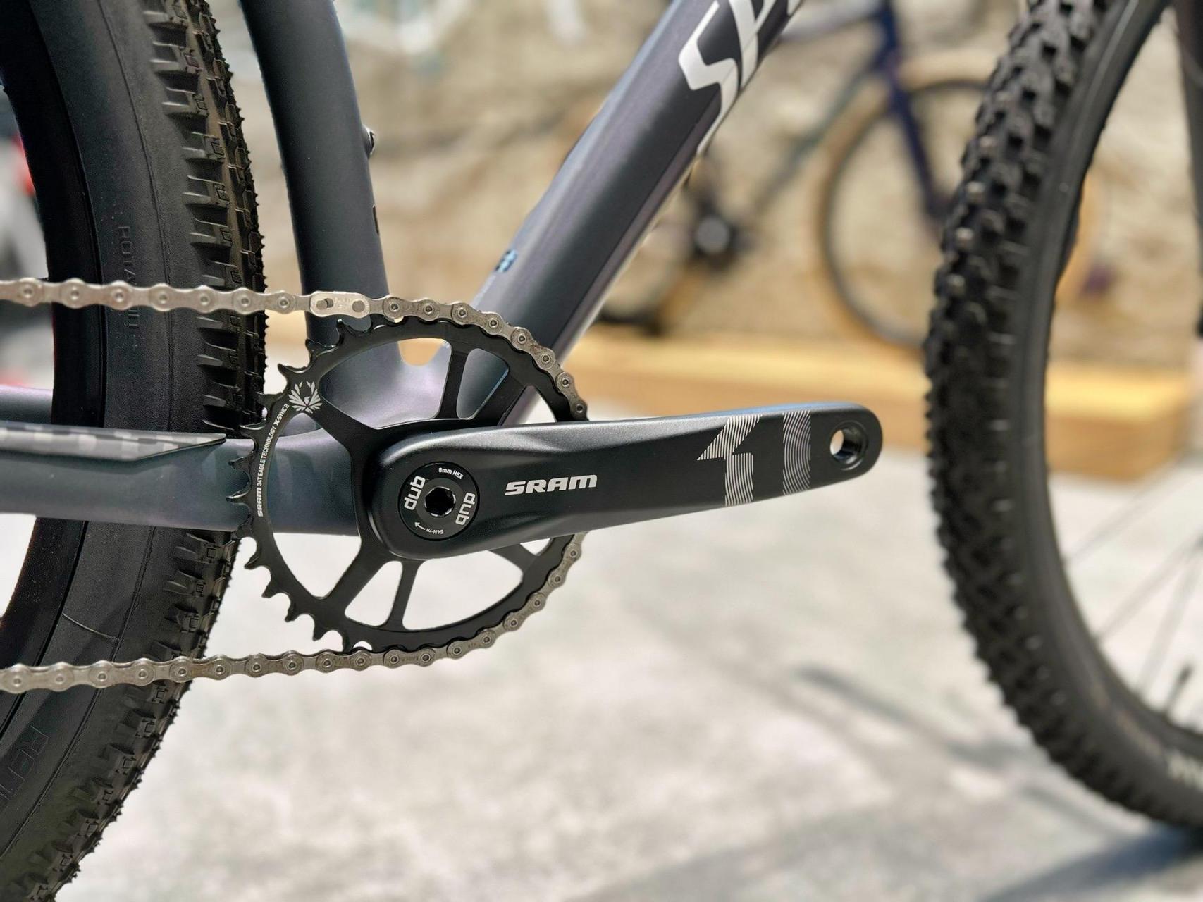 闪电epic ht是实力强劲的硬尾xc山地车.