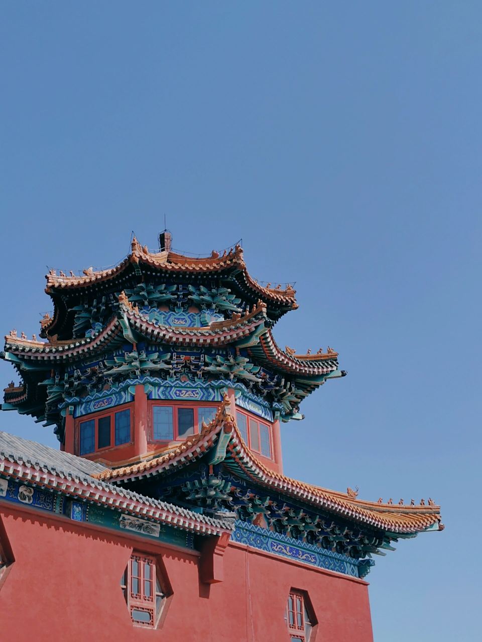 卧龙山,坐落在唐山市遵化市娘娘庄下峪村.