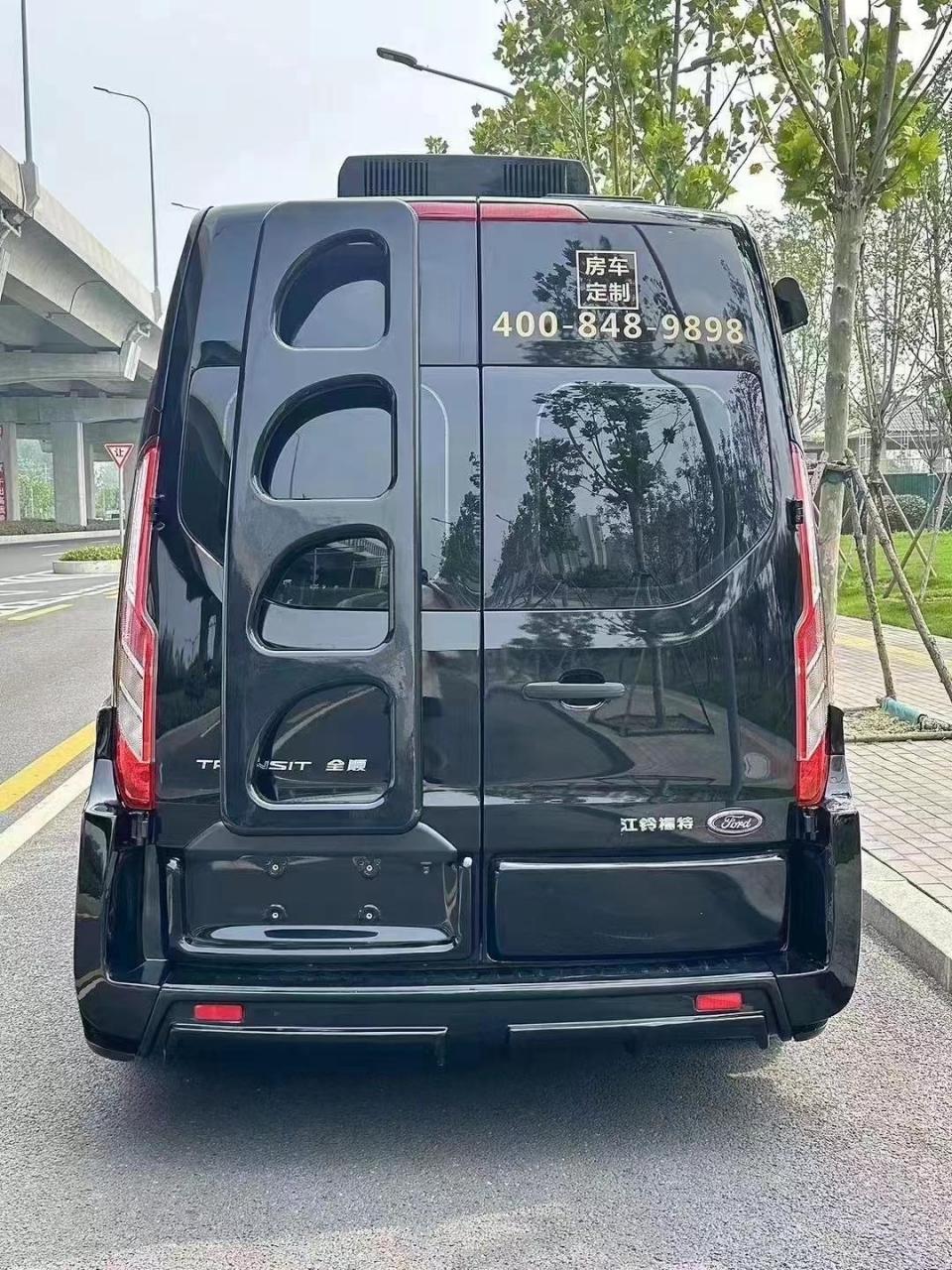 8万  福客特黑骑士总裁 最奢华的商旅房车 具体信息如下: 【上牌时间