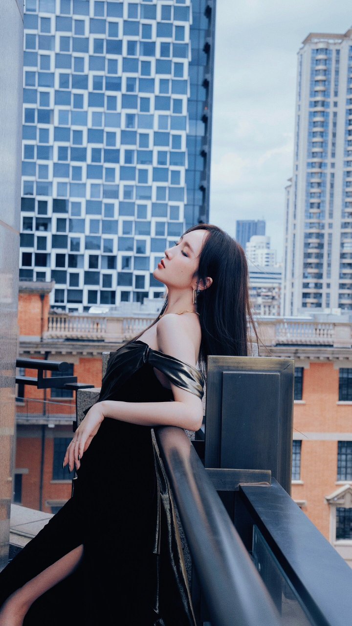 女明星孟佳壁纸 女明星营业的时候还是hin美哒