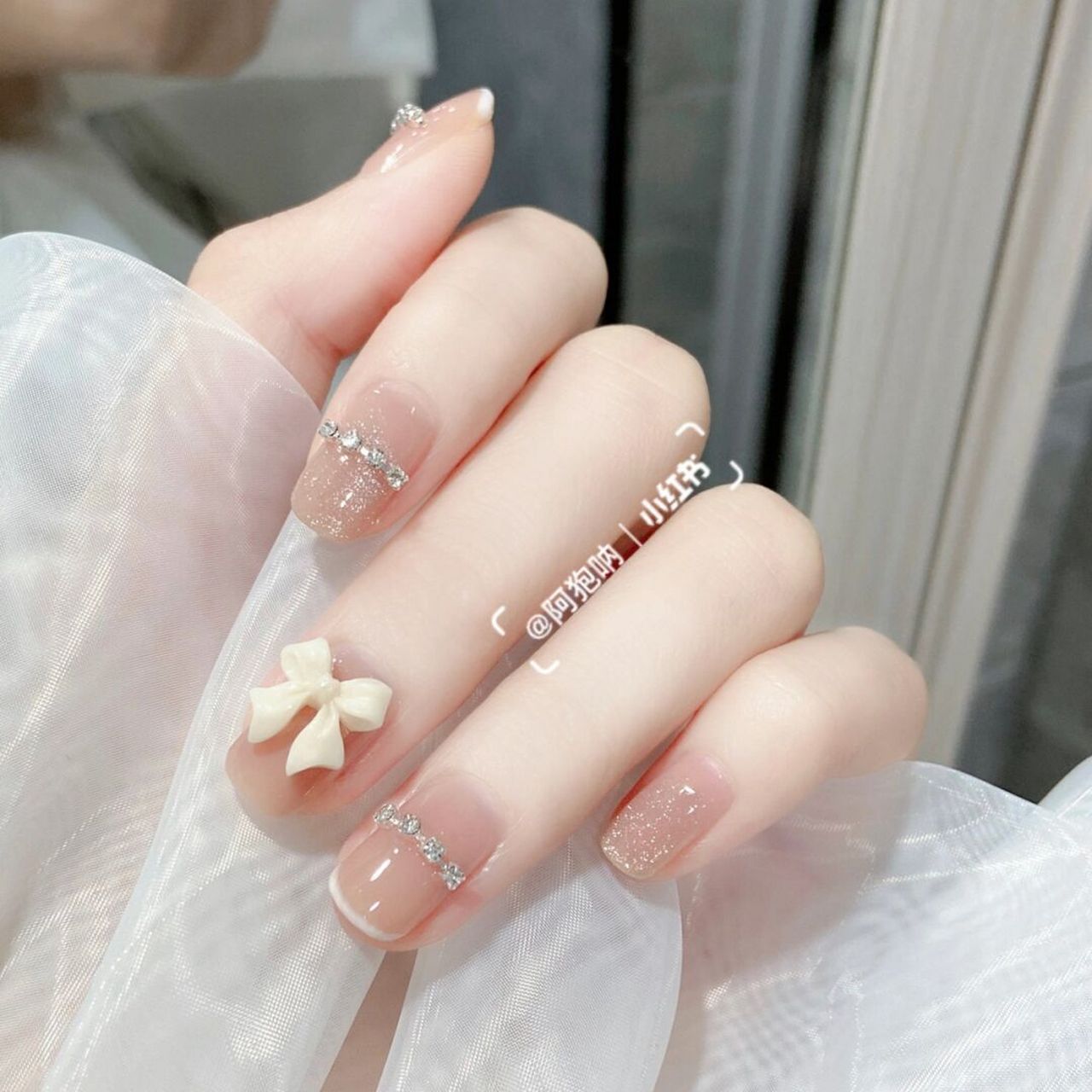 云雾流沙78温柔裸色法式蝴蝶结美甲 冰透水润的裸粉色打底 白色法式