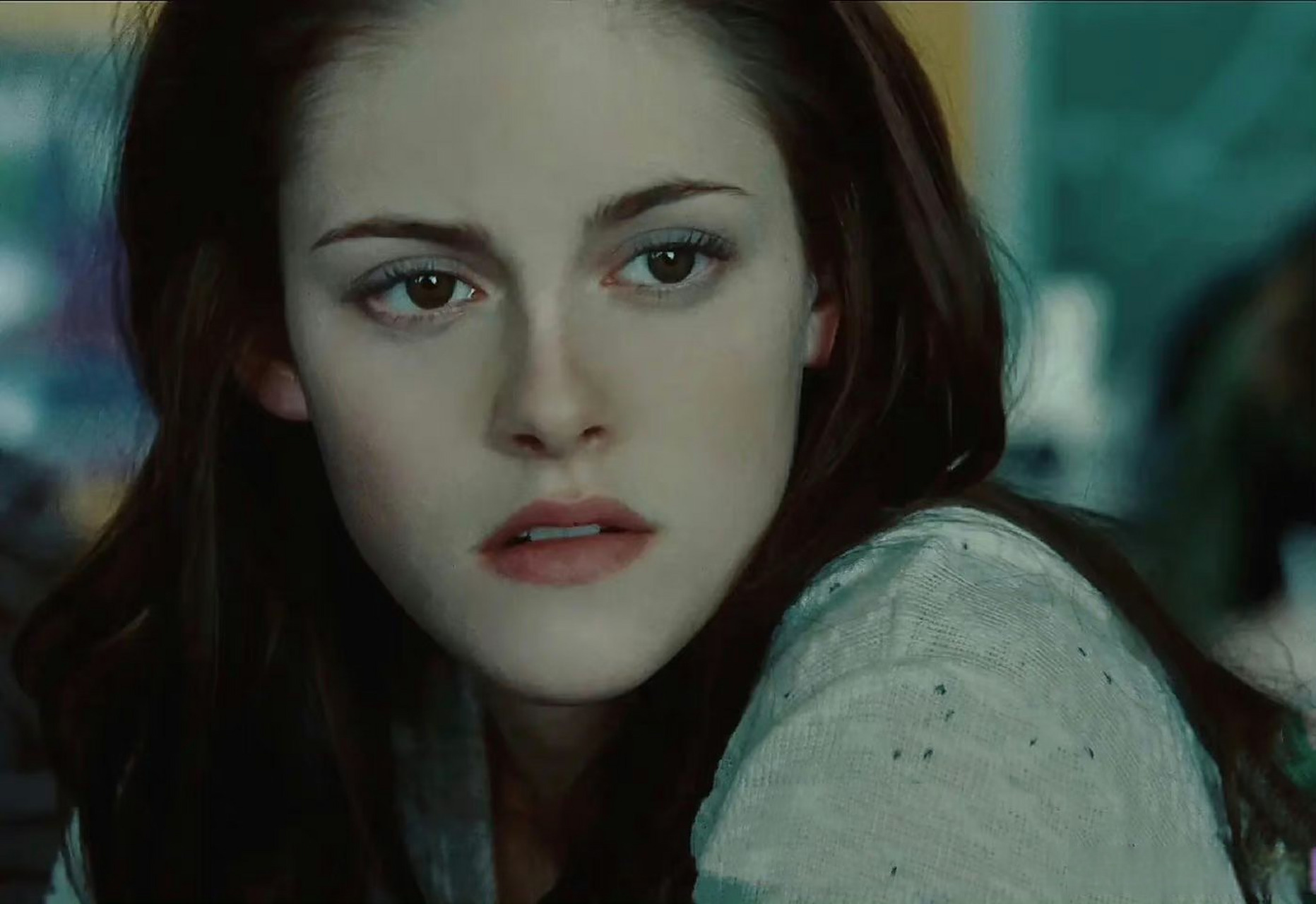 还记得《暮光之城》的克里斯汀吗?