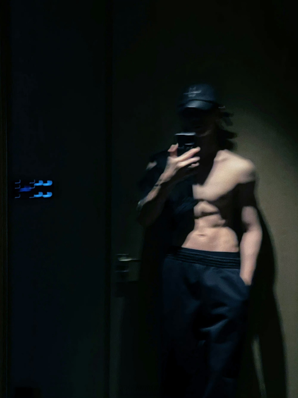 许凯这个身材这个腹肌,你可以吗?