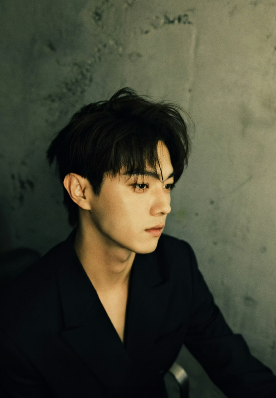 许凯今年几部剧扑的无声无息,大家感觉三大平台还会给他机会吗?02