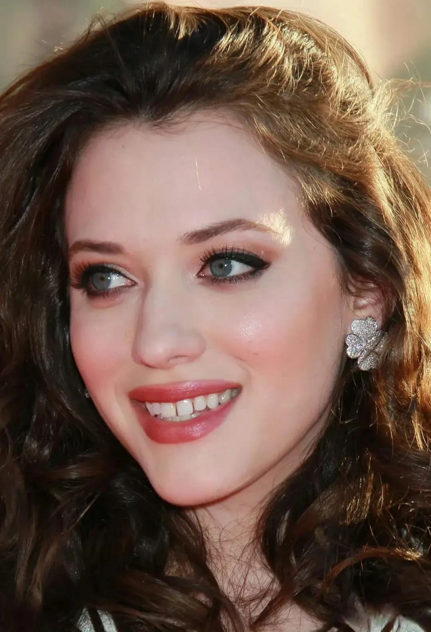 凯特·戴琳斯 kat dennings :代表作《破产姐妹》 扮演角色: max