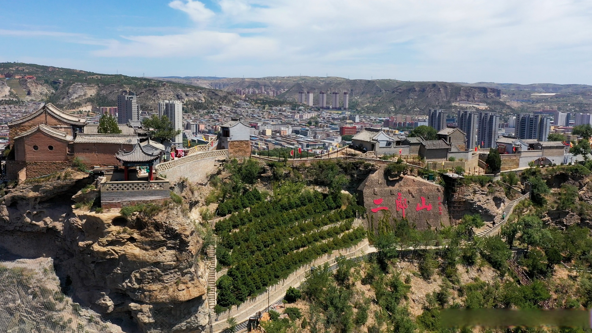 榆林二郎山位于中国陕西省榆林市靖边县东北部,是陕北黄土高原和