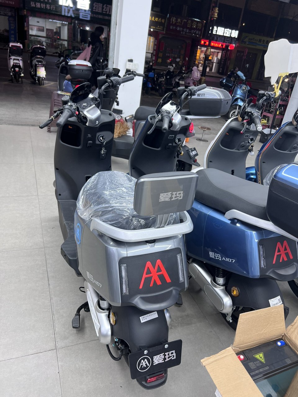 爱玛电动车 72伏前后碟刹 路豪a107 超高配置 带倒车 反充电  续航