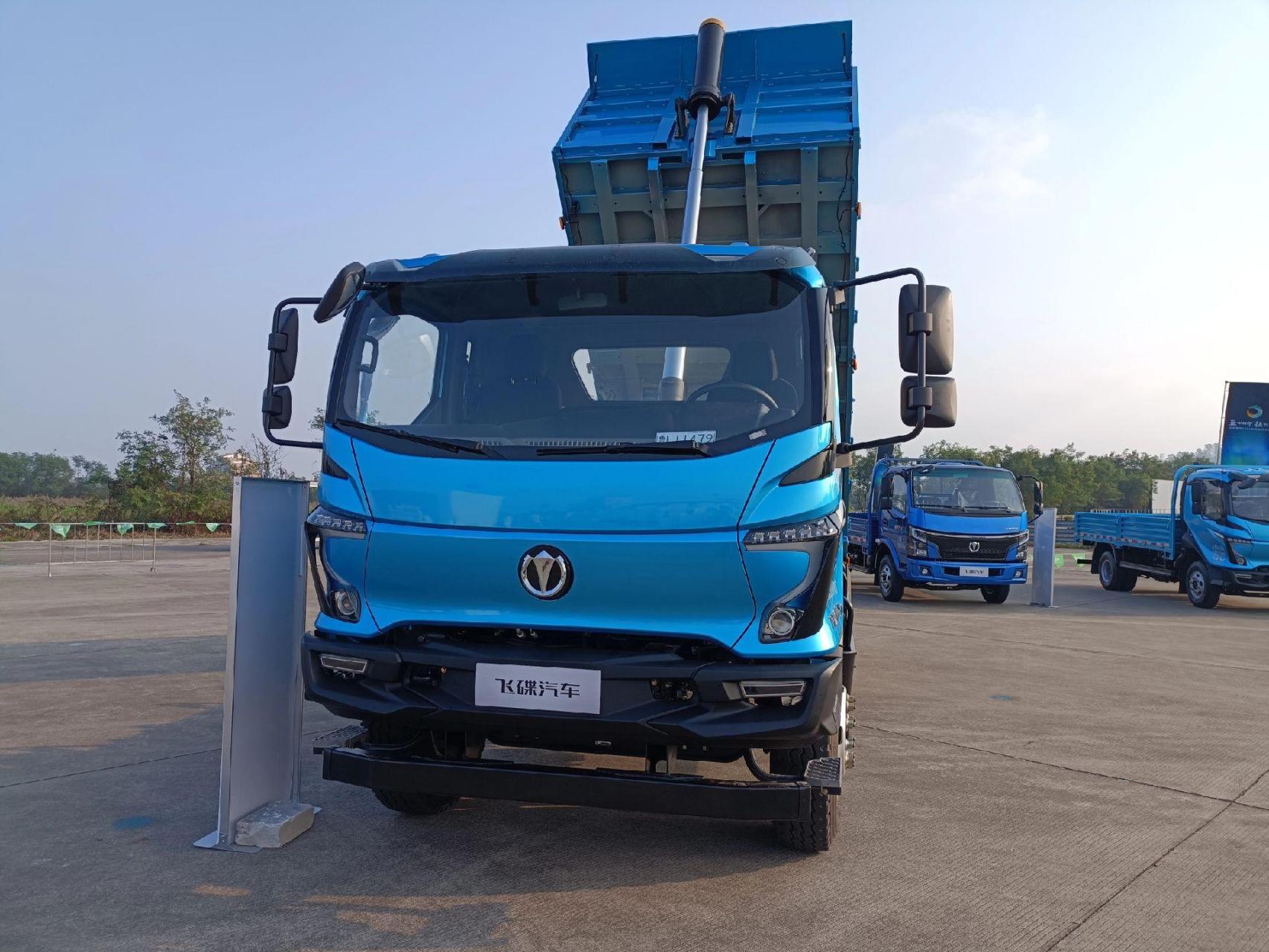 飞碟w x7,全新自卸车型,举升角度大,卸货更彻底更方便