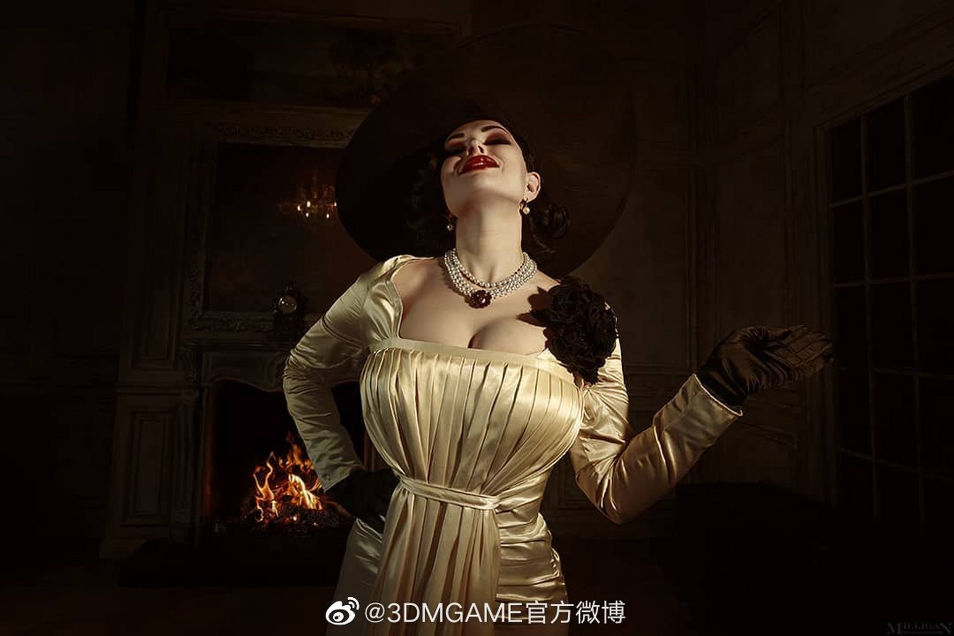 来自俄罗斯coser"rgtcandy"的《生化危机8》蒂米斯特雷库夫人cosplay