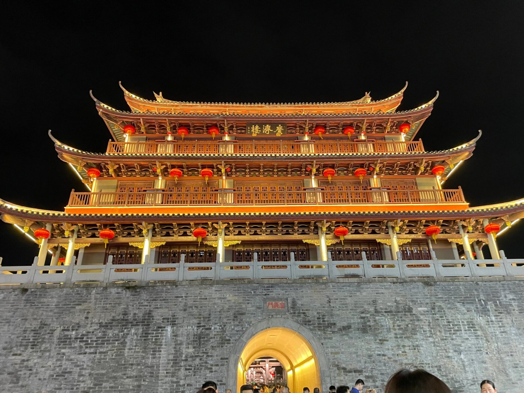 99chaozhou |潮州96 总要去趟潮州吧 吹吹广济楼的晚风 逛逛牌坊