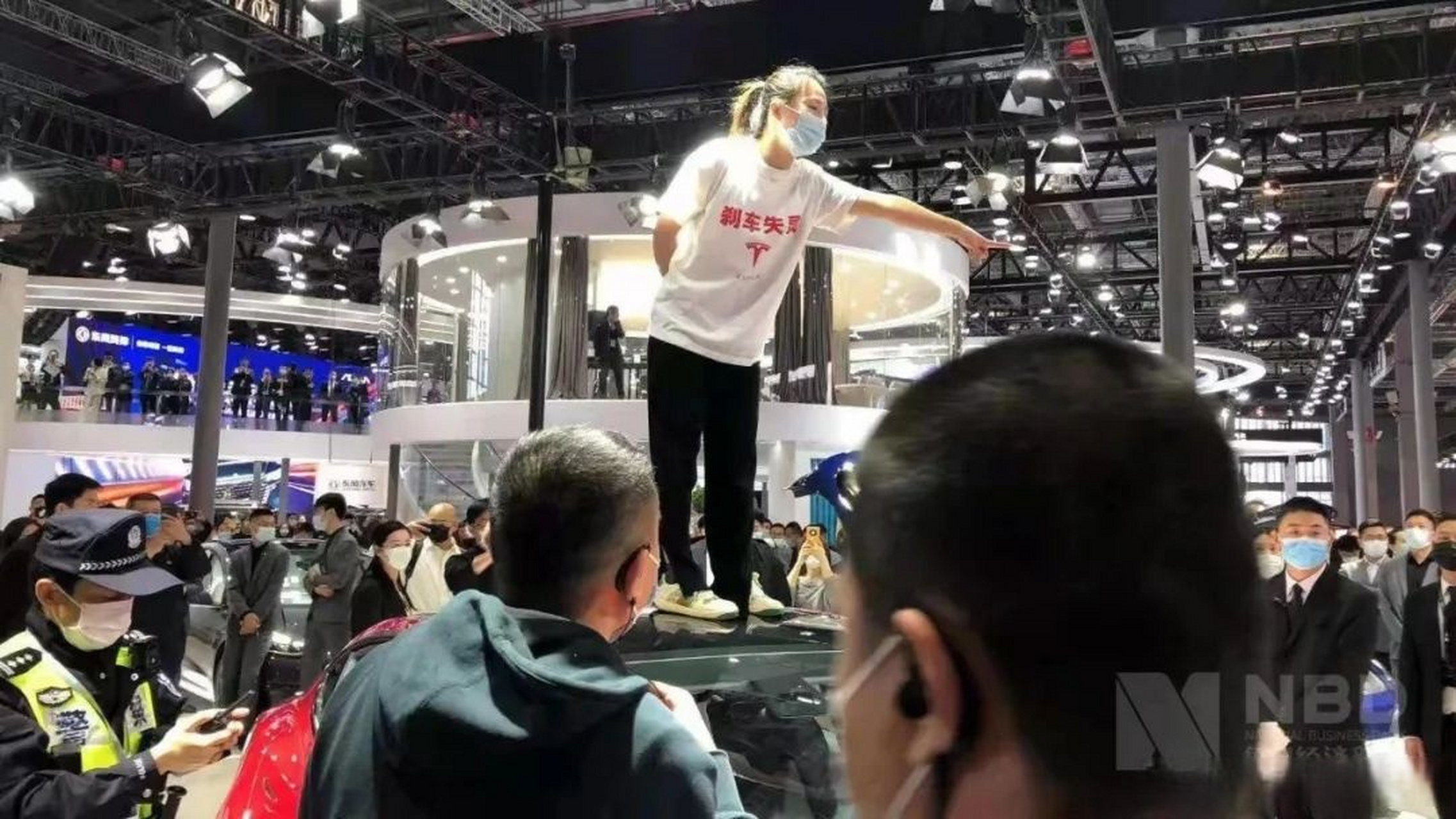 法院判了!特斯拉车顶维权女车主,败诉!