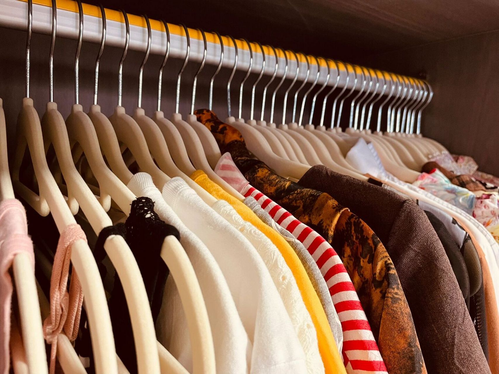 每次打开衣橱,都会看到堆积如山的衣服919490让人感到无从下手.