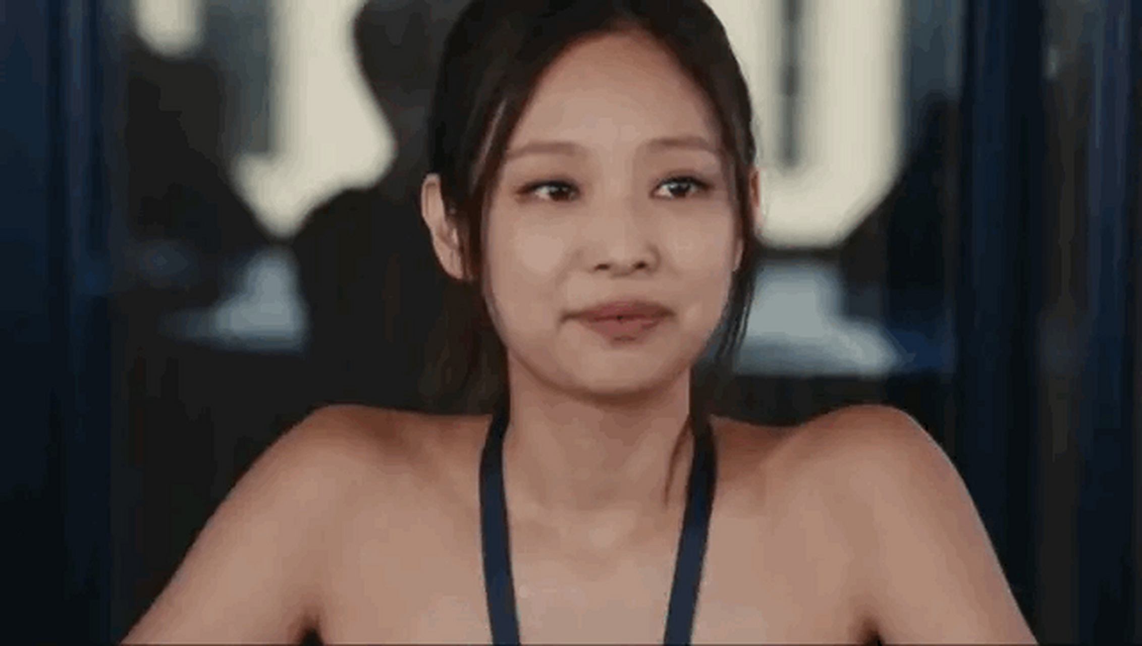 jennie哭戏,怎么感觉她在憋笑啊?[笑哭][笑哭]