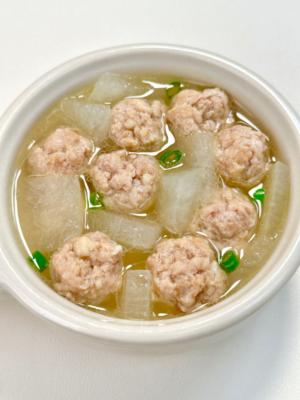 冬天一定要多给宝宝做营养汤,这个冬瓜肉丸汤是我家常做的,每次都会多