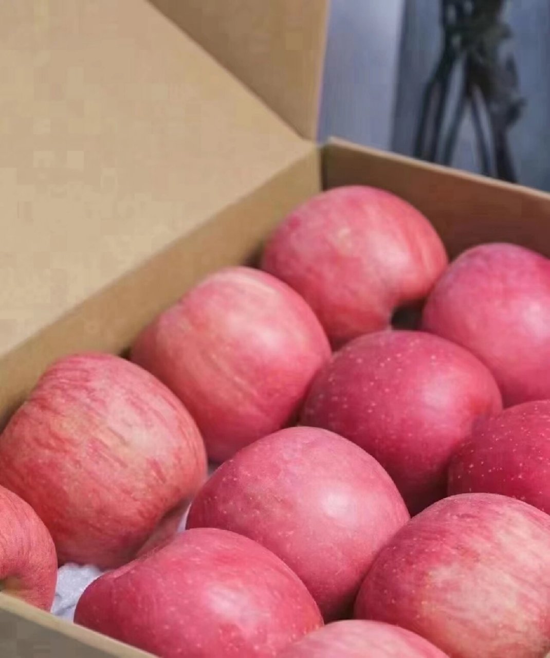 陕西富平纯天然瑞香红苹果,量大从优 自家的:现卖现摘 新鲜的9696