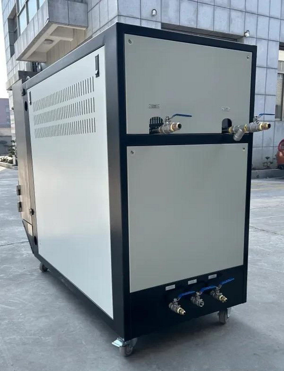 高低温循环一体机也是加热制冷系统设备,我们知道在化工制药的化学