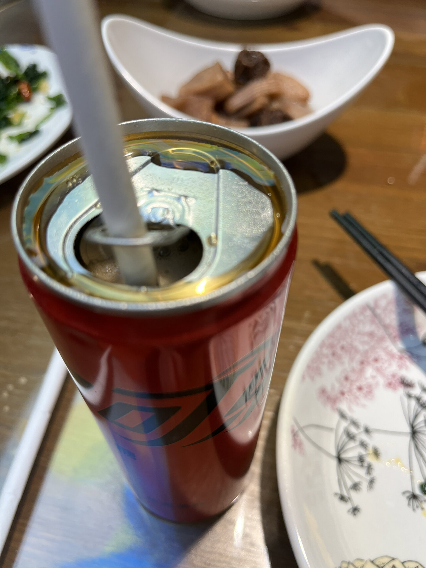 可乐为什么倒出来会有气泡产生为什么在线