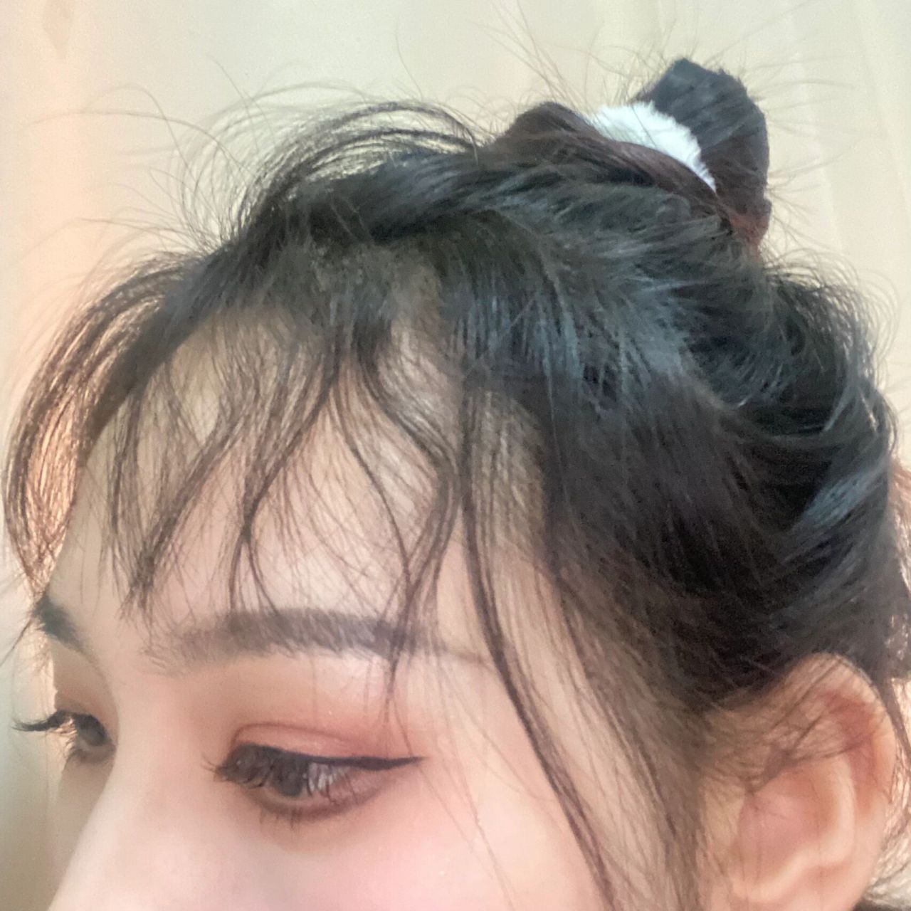 自己diy拉直自来卷刘海教程 一个非常简单的自然卷拉直刘海的教程.