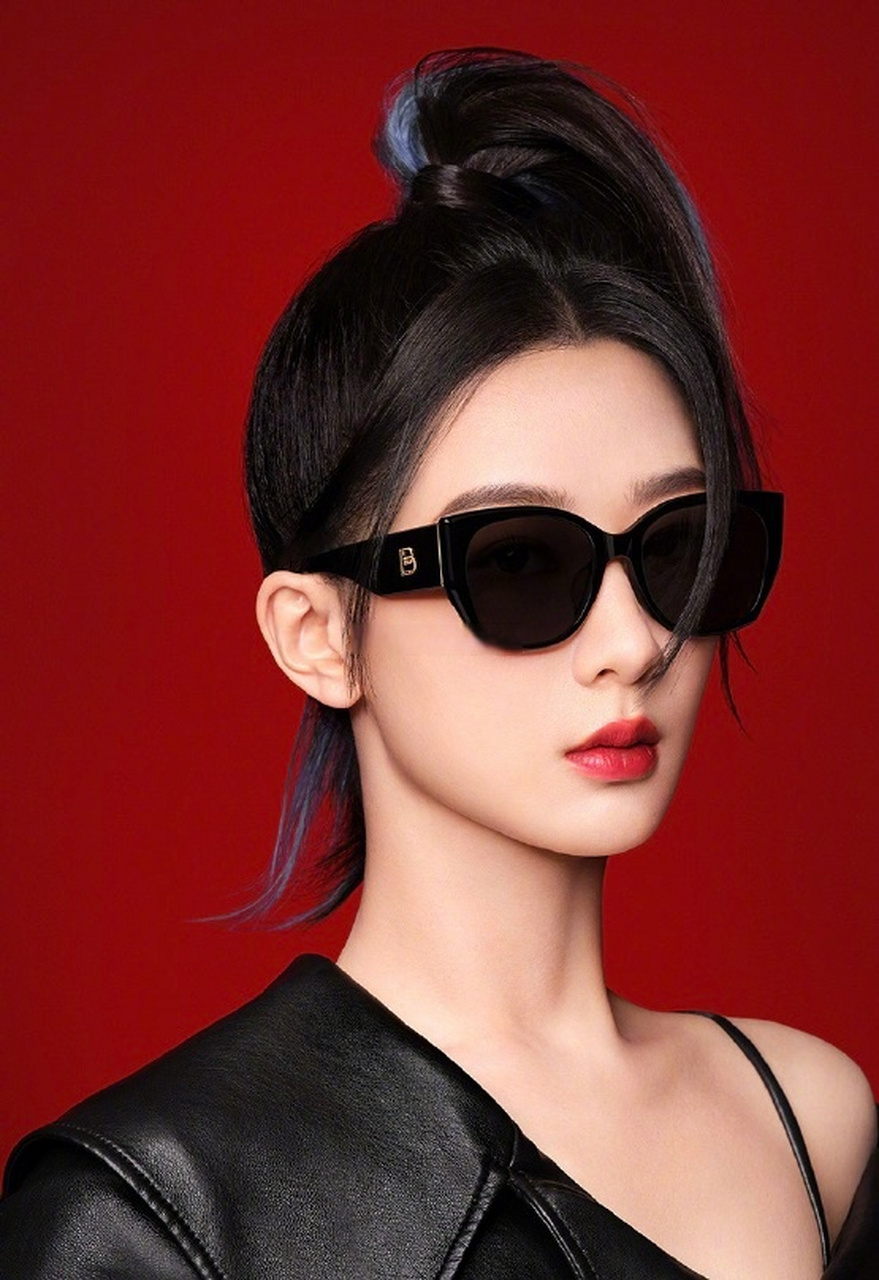 看了杨紫的代言 你觉得你戴上墨镜 能不能和她一样 凸显出你全世界都