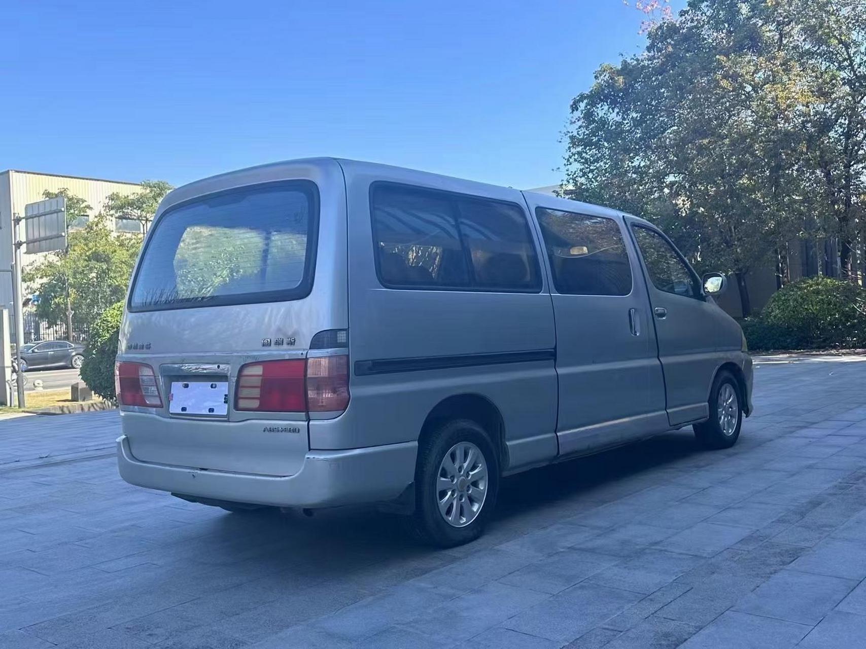 4手动豪华版,九座商务车,精品车况,外观需要投资油漆,价格不高 全款