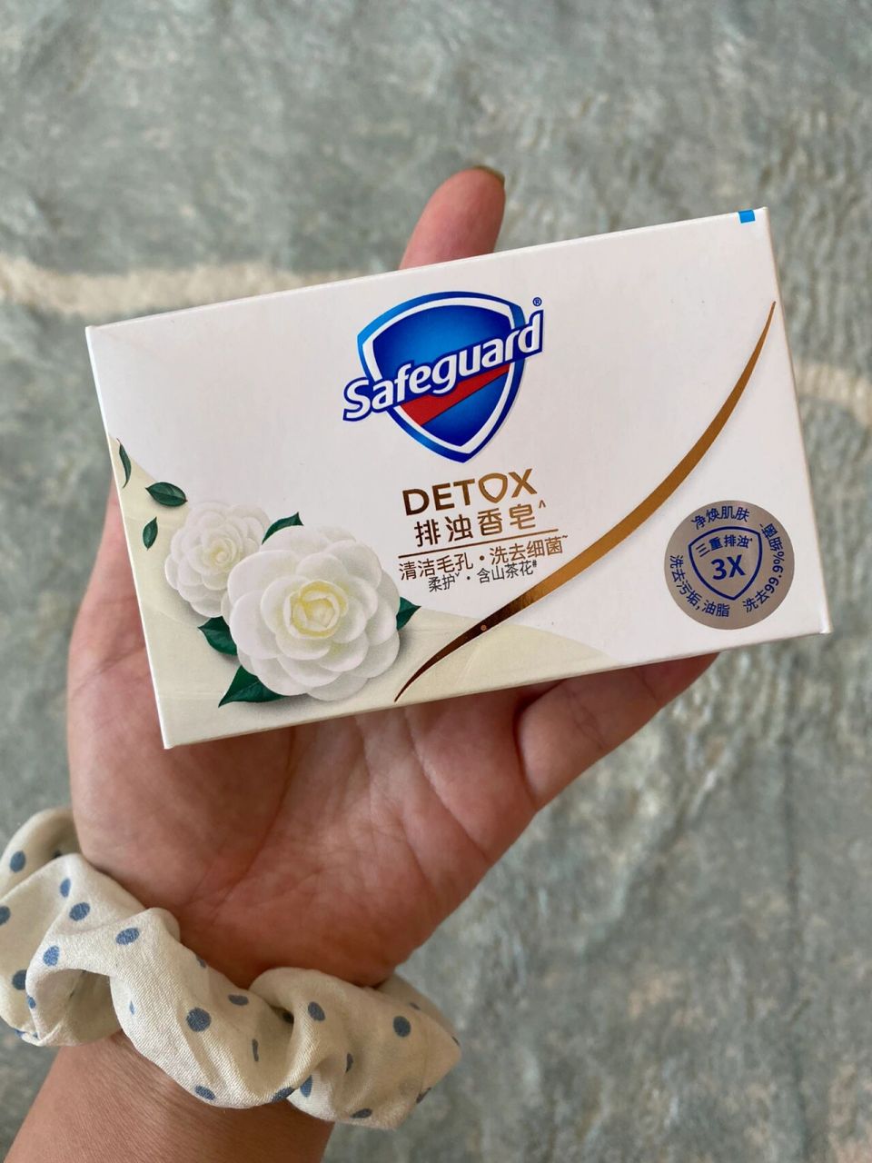 快被香死了的舒肤佳香皂(山茶花) 太香了太香了,我只是拿着外面的盒子