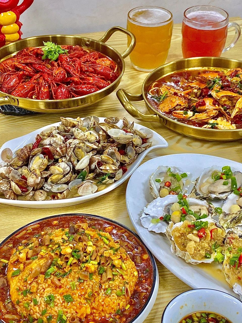 来青岛不看海 也要吃一次海鲜大排档好吧! 这条街真的很青岛!