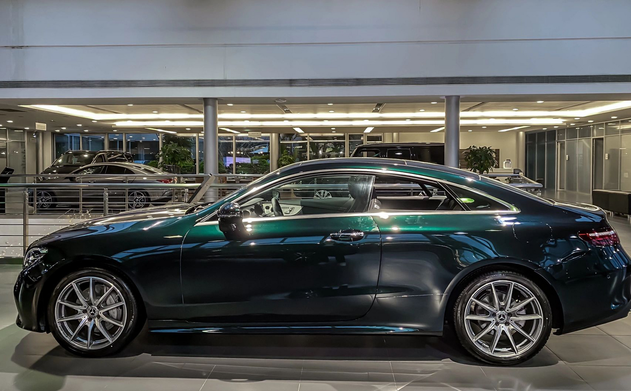 e260coupe最美双门轿跑车 祖母绿 岩浆灰米内 选装 岑木饰板(408090