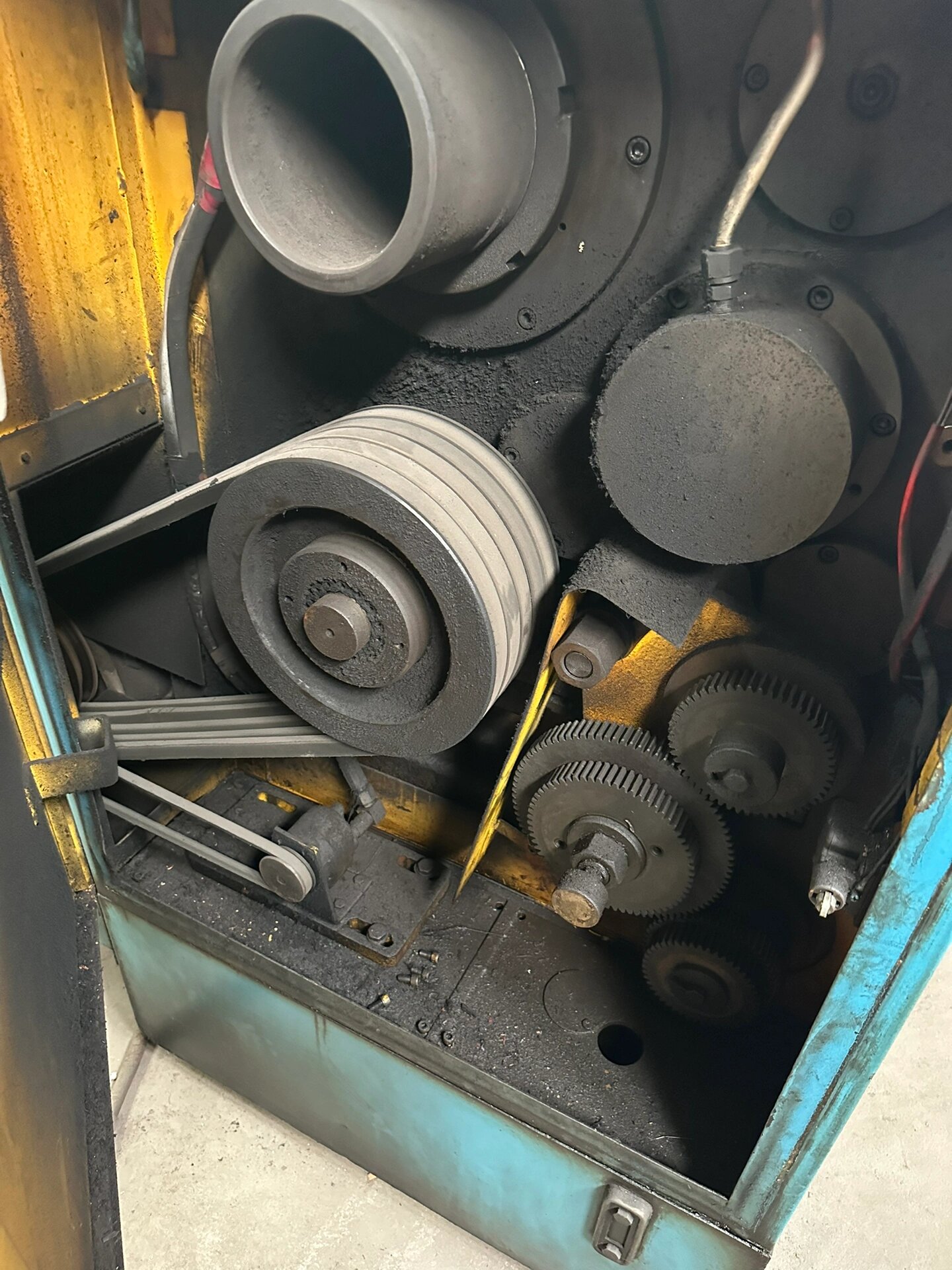 卧式车床出售 安阳车床一台型号61100/1500质量好精度高.