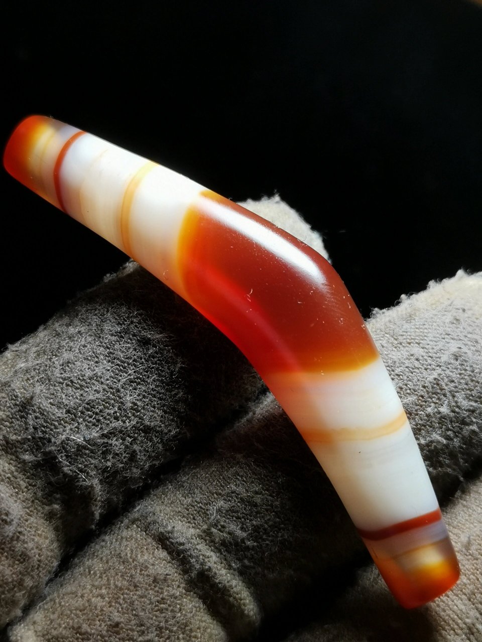 藏地收货,一枚缠丝玛瑙牛角天珠,光气一流 藏地收货,一枚缠丝玛瑙牛角