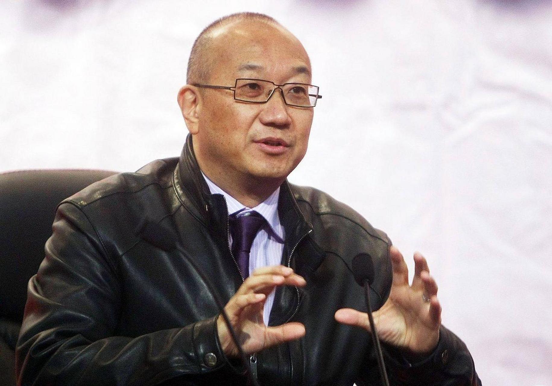 有一次,大佬冯仑和一位潮汕商人喝酒聊天谈生意,虽然他们聊得很开心