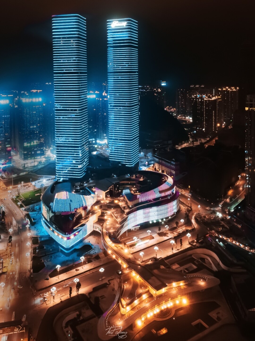 位于贵阳市南明区,可能每一个没来过贵阳的都知道花果园这个神奇的