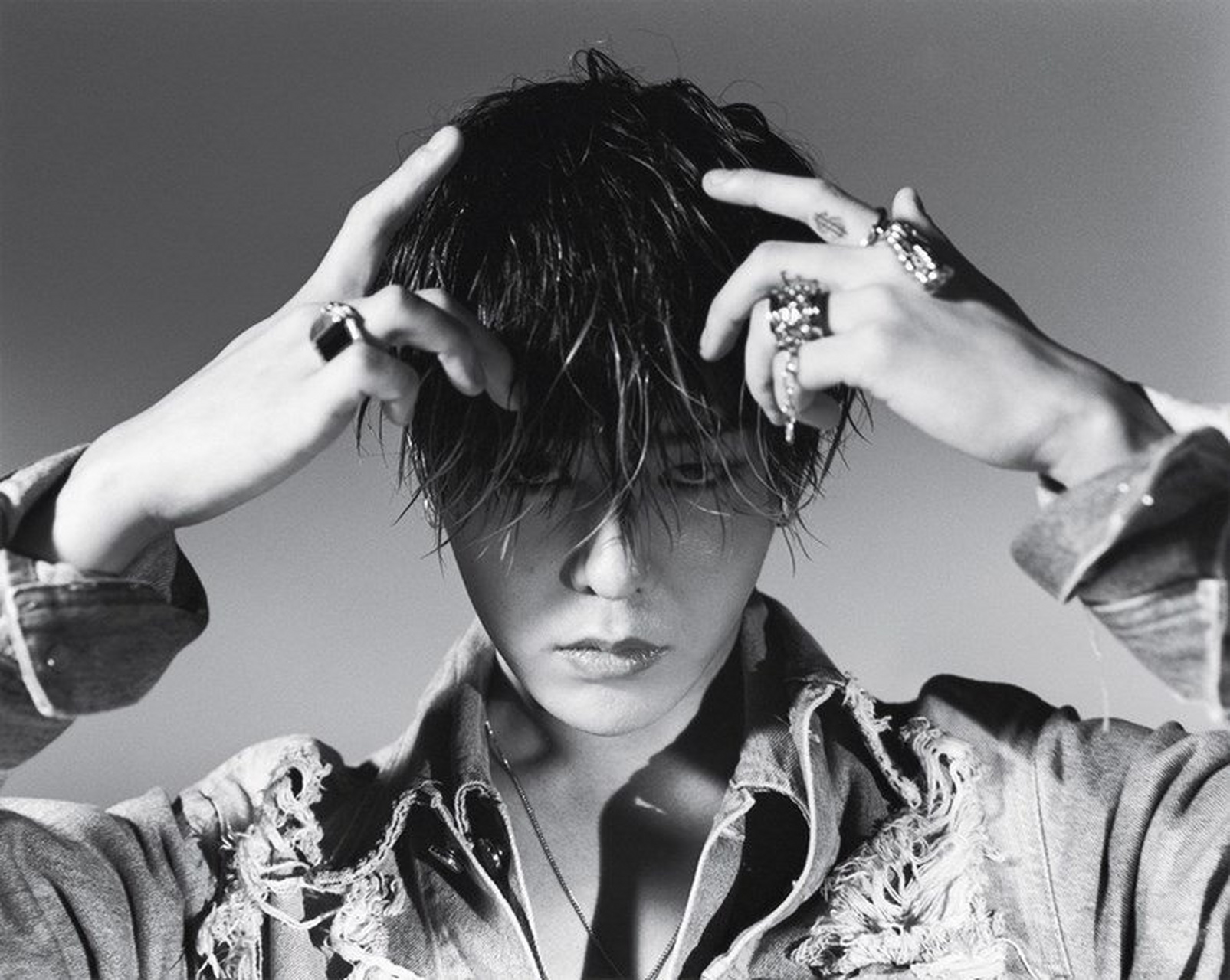 翻到一组权志龙的老照片  摄影师 荒木经惟