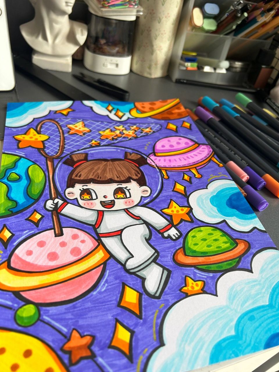 太空主题儿童画 《捕捉星星送给你》