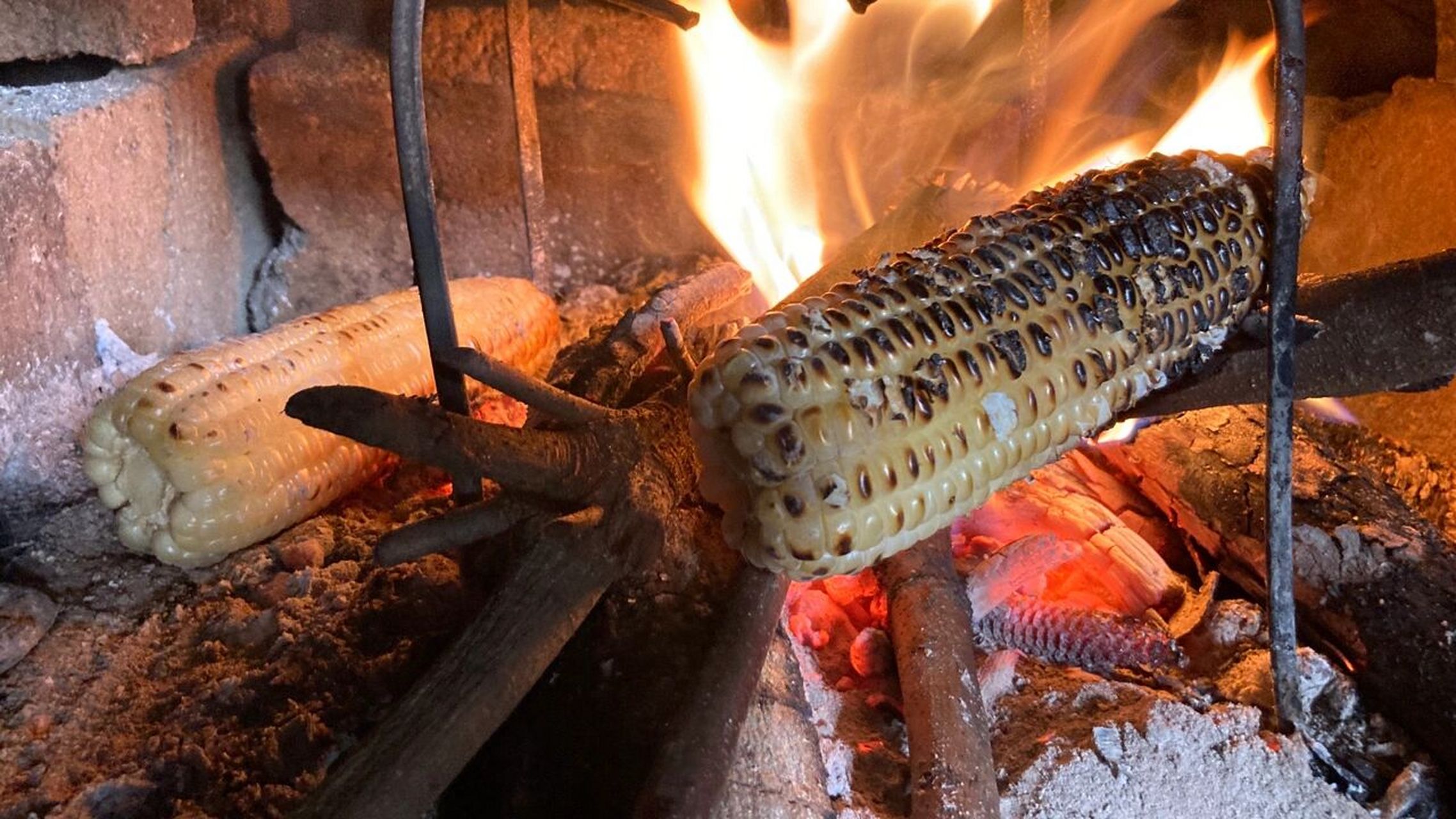 烧包谷99 是不是只有云南人才喜欢这样吃  烧包谷真的太好吃了 香甜