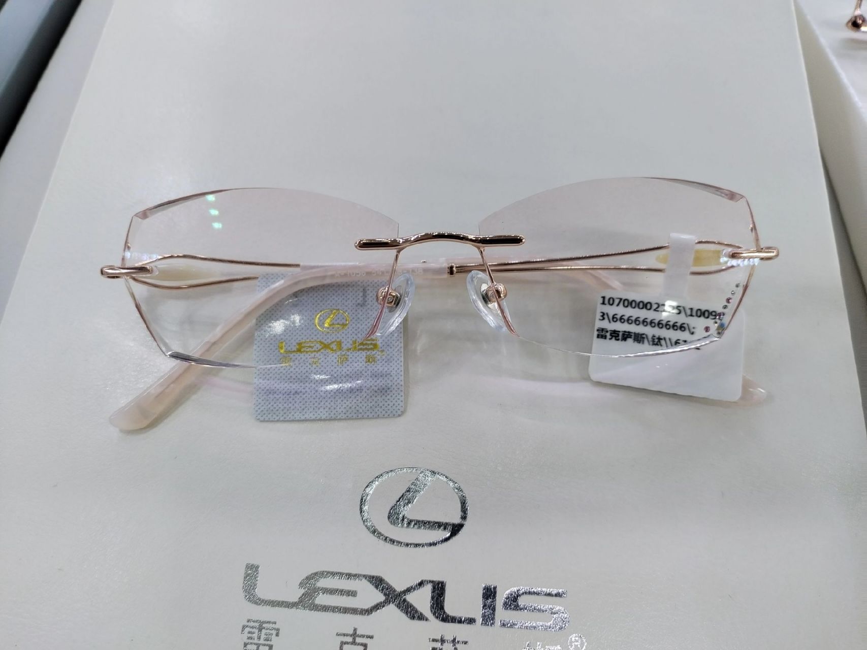 雷克萨斯美妆镜 高端私人订制 钻石切边眼镜