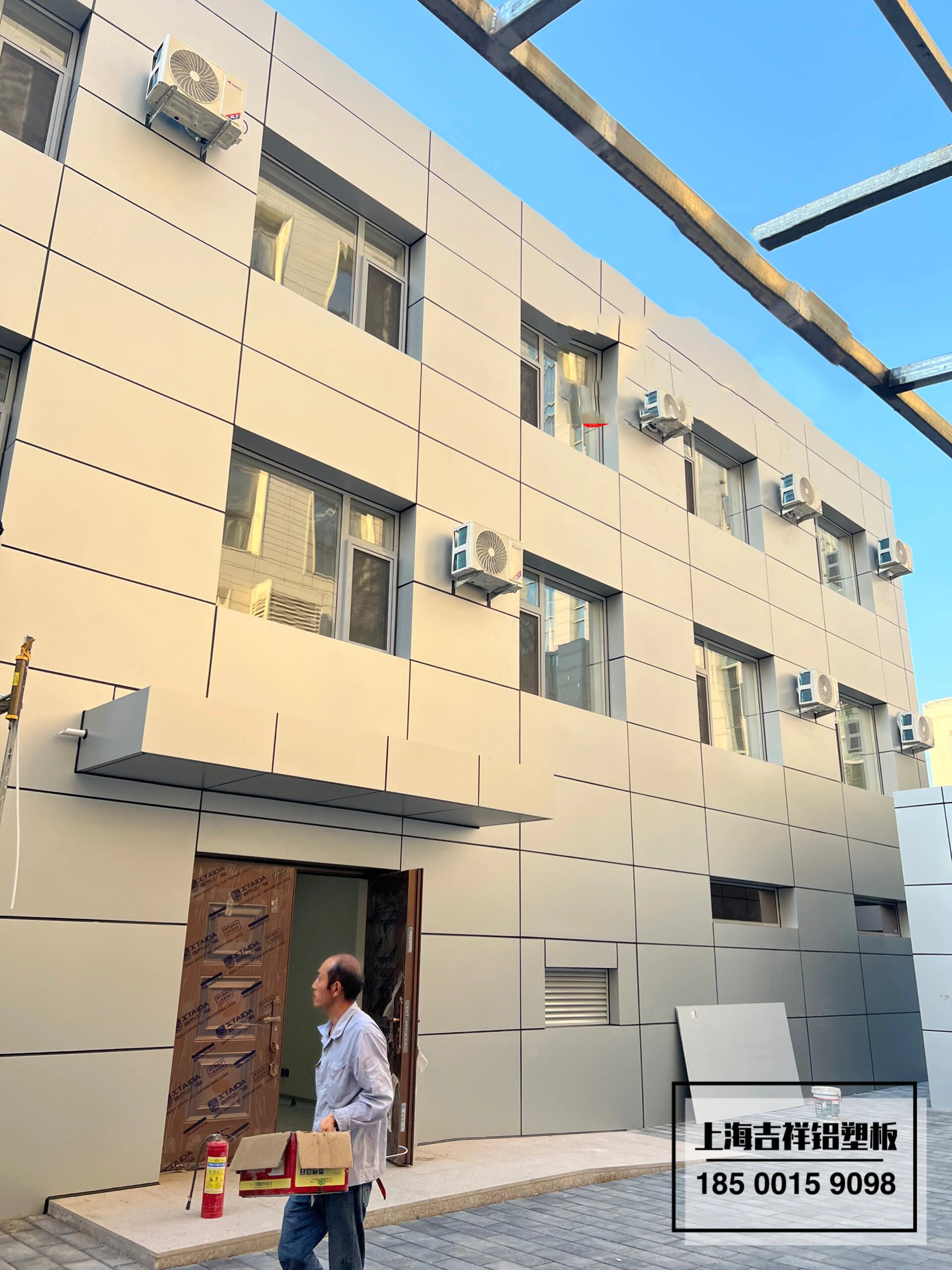铝塑板外墙白银灰颜色