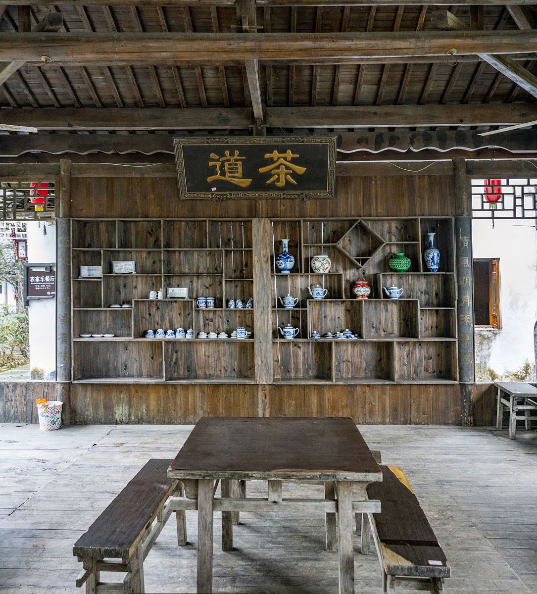 首先,茶马古道景区离普洱城区就5km,走路