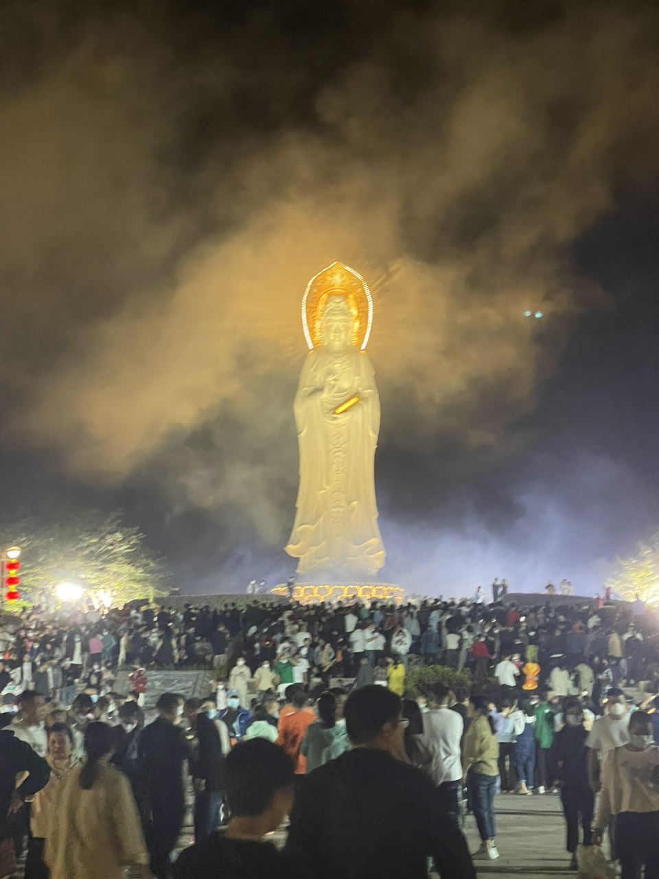 南山寺的头炷香  和往年一样,过年只要在三亚,必去烧新年的第一柱香