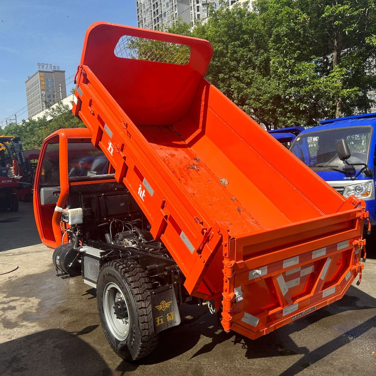 今日推荐06 今日推荐五征柴油矿用三轮车 90配置介绍 货厢尺寸:2.