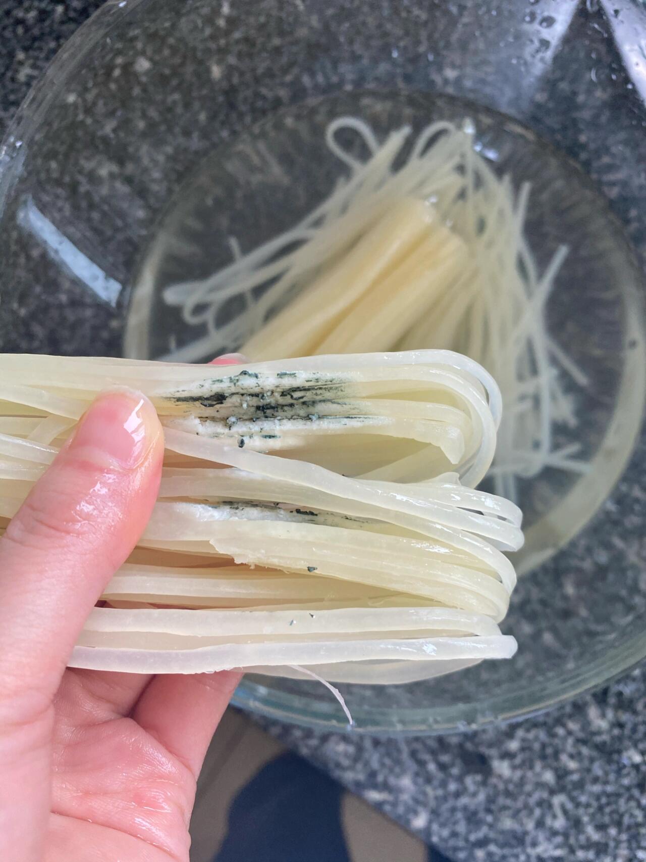米线发霉了