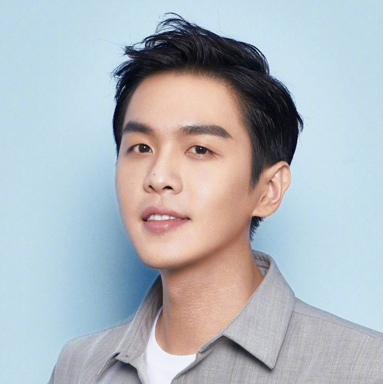 眼型基本知识(十一)& 下垂眼 & 上垂眼 图一: 演员张若昀 图二: 演员