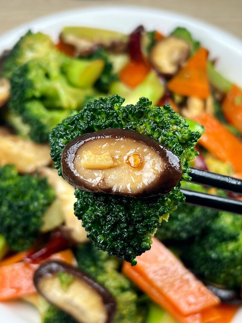 西兰花 香菇 胡萝卜保持身材一定要吃这道菜