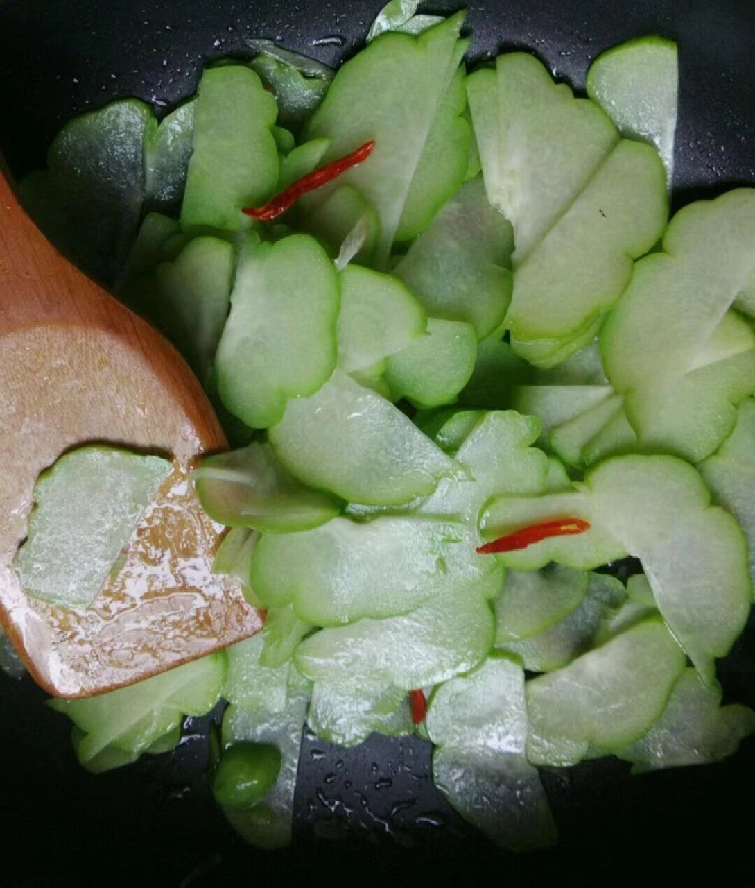 佛手瓜像黃瓜般脆爽清甜生吃涼拌炒菜都好吃 好吃又快手 生吃時去皮