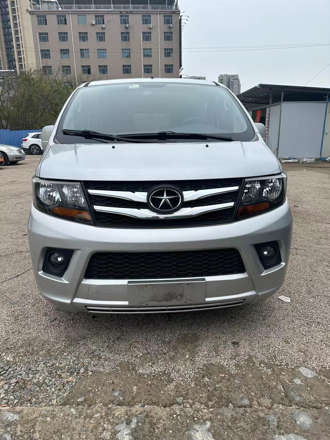 车型漂亮空间巨大 拉人拉货发家致富好伙伴 比宏光那些面包车强太多了