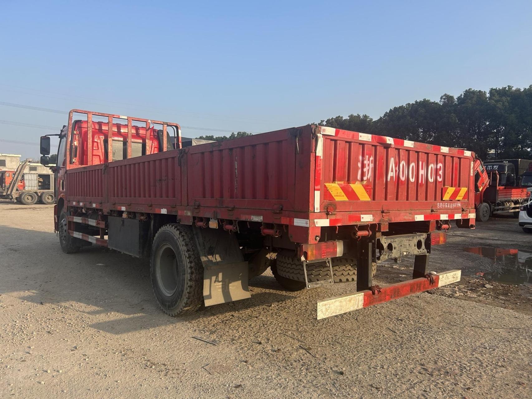 解放j6l,八档180马力,六米八平板,总质量18吨,10