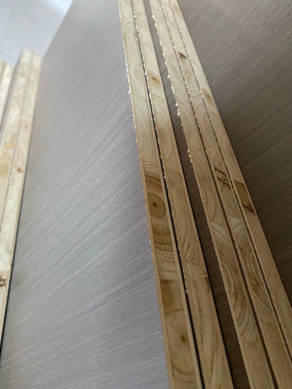 千年舟的生态板全部崩边 心态也崩了 买的千年舟的生态板,请的木工